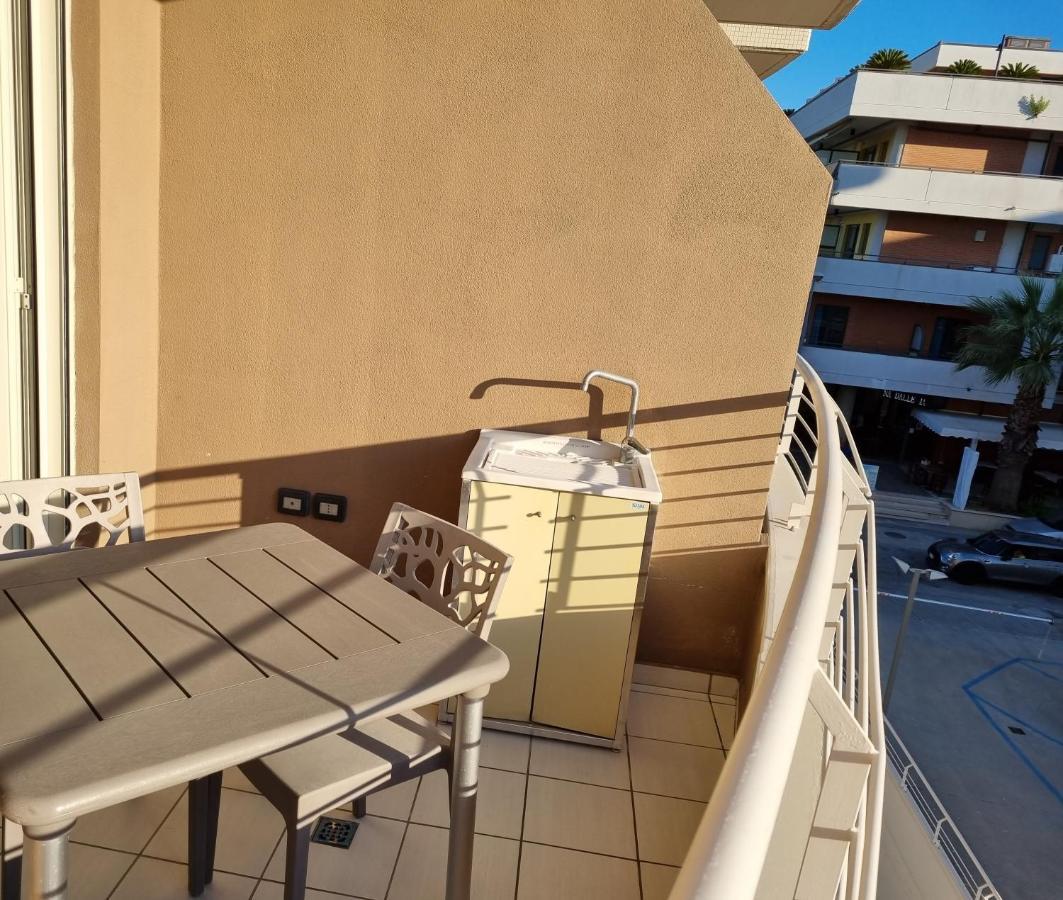 Casamare Alba Adriatica Frontemare Apartamento Exterior foto